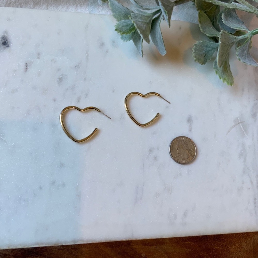 The Daisy - Golden Heart Hoop Earrings - Picture 3 of 6